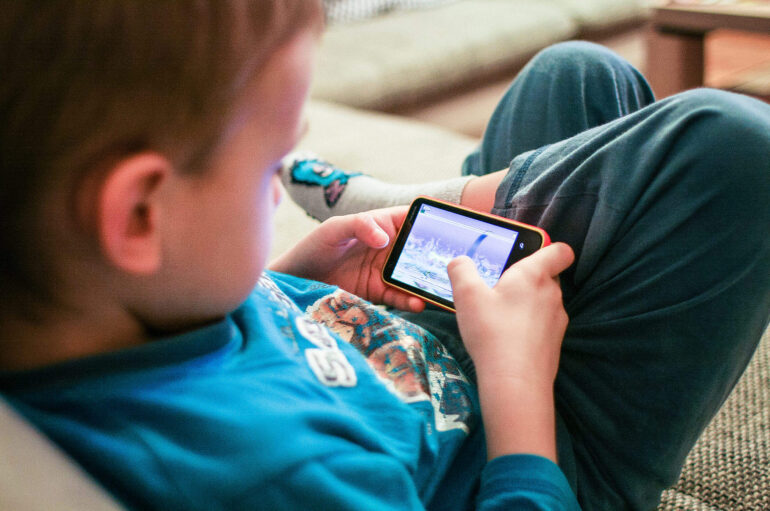 Quels jeux sur Smartphone peut-on faire jouer aux enfants ?
